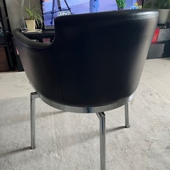 黒レザー　回転式チェア の画像