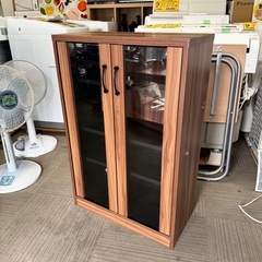【美品‼️】定価9,990円♪ ワイエムワールド 60cm幅カップボード 食器棚 キッチン収納家具 木目調ミドルブラウン♪ コンパクト スリムサイズの画像