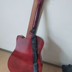 弦が一本切れてるギターの画像