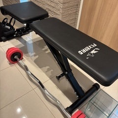 可変ダンベル2個とベンチ台とバーの画像