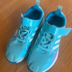アディダス　スニーカー　22.5cm