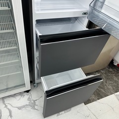 2023年製✨3ドア冷蔵庫🌸自動製氷機能付き✨他にも冷蔵庫あります！の画像