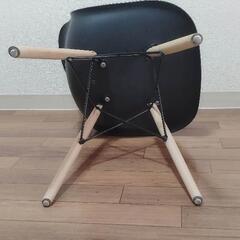 イス　イームズスタイルの画像