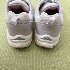 子供靴：19cm 瞬足 ラベンダー色の画像