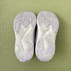 子供靴：19cm 瞬足 ラベンダー色の画像