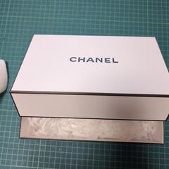 シャネル　ラッピング箱　CHANEL　コスメの画像