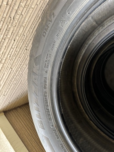 BLIZZAK DM-V2 スタッドレスタイヤ 235/55R19