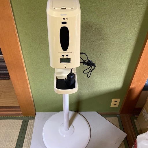 手指消毒用機械とアルコール