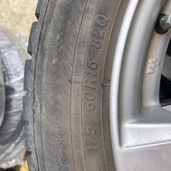 バリ山！スタッドレスタイヤ＆アルミホイール4本セット　処分価格　175/60R16 の画像