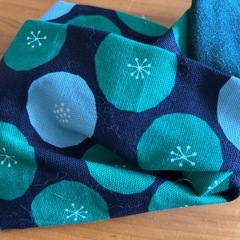緑の椿が可愛いいターバンの画像