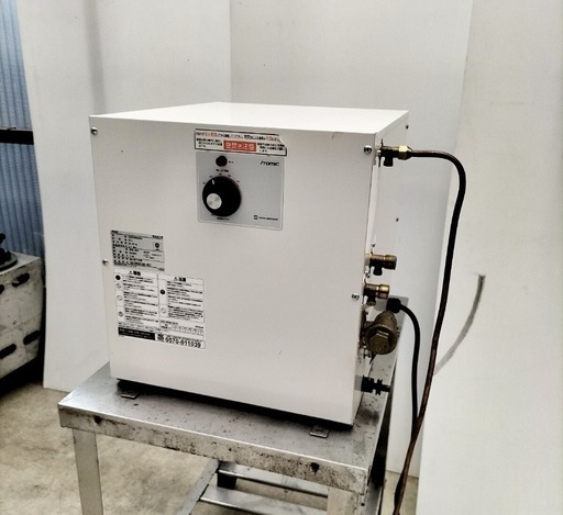 直接引き取り5%OFF　インボイス登録店 イトミック 小型電気温水器 ESNシリーズ ESN25ARN220CO 2018年製 貯湯式25L 単相200V 50/60Hz 厨房用品 中古 609171