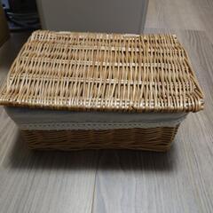 カゴの小物入れ
