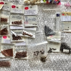 【未開封・未使用含む】ビーズパーツ他(収納ケース付)　ハンドメイドの画像
