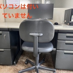 事務机とサイドデスクと椅子