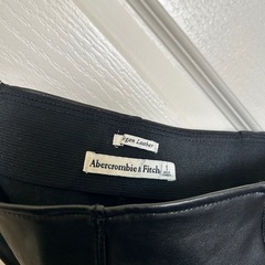 Abercrombie & Fitch フェイクレザーレギンスの画像