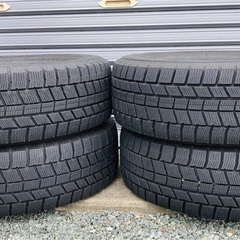 スタッドレス タイヤ（４本）195 / 65 R15