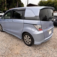 ホンダ  フリード スパイク ハイブリッド 平 成23年車の画像