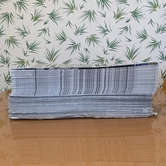 新聞紙10キロ　ペットシート　窓拭き　野菜の保存の画像