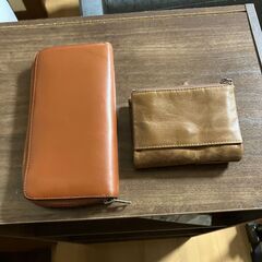 ブラウンレザー財布　左：2か月使用　右：1か月使用