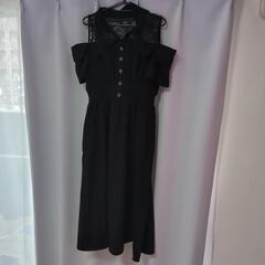 おしゃれ黒ワンピース