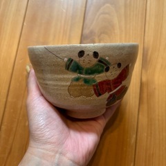 遊ぶ子どもたちの茶碗