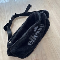 ellesse バックポーチ　かばん