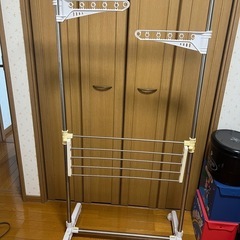 ハンガーラックの画像