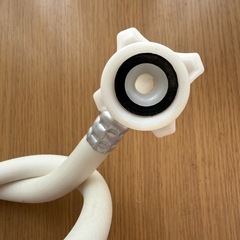 洗濯機用プラスチック製ホース 約80cm ねじ式接続部の画像
