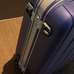 丈夫なスーツケースの画像