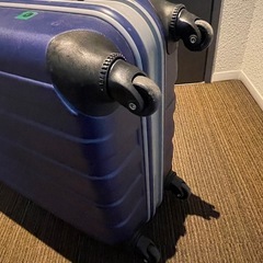 丈夫なスーツケースの画像