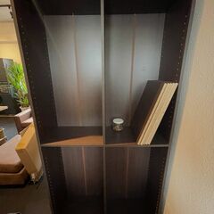 【0円】しっかり収納できる木製書棚、お譲りします！引き取り限定