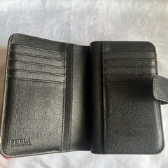 FURLA 二つ折り財布 の画像