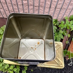 蓋付き一斗缶の画像
