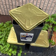 蓋付き一斗缶の画像