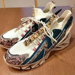 新品スニーカーの画像