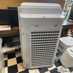 【リサイクルサービス八光】2024年製　シャープ　加湿空気清浄機 ホワイト系 KC-R50-W [適用畳数：23畳 /最大適用畳数(加湿)：14畳 /PM2.5対応]の画像
