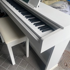 白色YAMAHA YDP-143WH電子ピアノ アリウス　付属品：本体、電源アダプタ、椅子 の画像