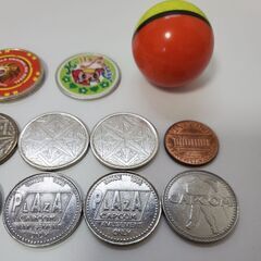 【値下げ価格】モーリーコイン／アニマルワールド BIGメダル／ウキウキボール／レッ釣りGO･バベル内部メダル／CAPCOMリュウメダル等 まとめ売り11点＋おまけの画像