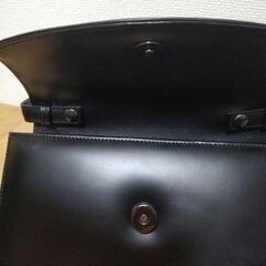 ブラックレザーハンドバッグの画像