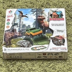 恐竜と車のおもちゃ