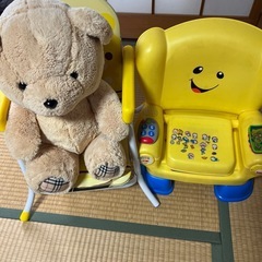 イスとクマさんぬいぐるみ