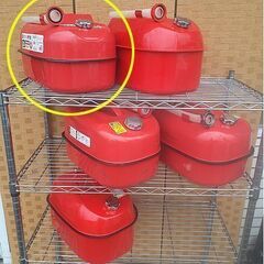 札幌【20L ガソリン携行缶① L-OH004】両手で持てる安定構造 DCM キャンプ アウトドア 災害対策 非常用 燃料タンク 北20条店の画像