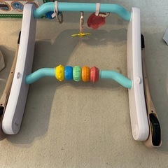 ベビー　歩行器