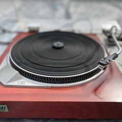 レコードプレイヤー・そのレコードの画像