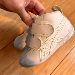 アシックス 白 上履き 防水 12.5cmの画像