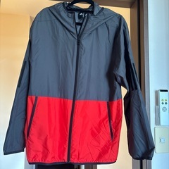 adidasウインドーブレーカー