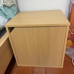 ナイトテーブル
