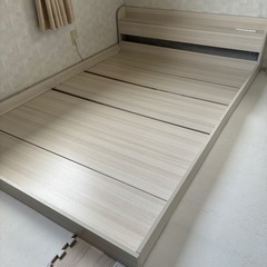 【商談中のため受付停止中
】ダブルベッド(マットレス＋ローベッド枠組み)の画像