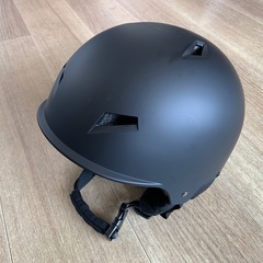 スキーヘルメット サイズ調整可能 ゴーグル固定ストラップ付き