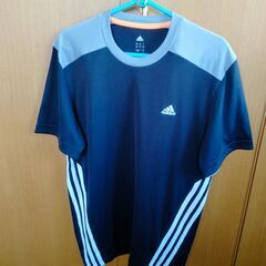adidas　Ｔシャツ　Ｌ　黒　中古　送料が高いので取りにこれる方限定